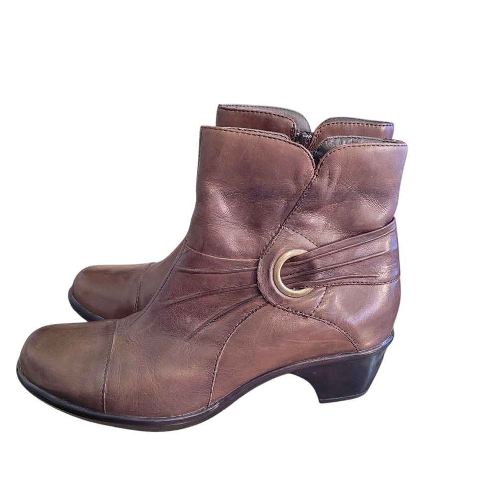 Clarks  brown low heel booties- 8.5.      L100